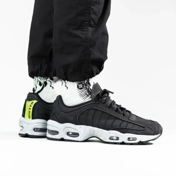 Nike Air Max Tailwind IV 4 SP Black Sneakers Low Top Size 4 Men BV1357-002 - Picture 1 of 12
